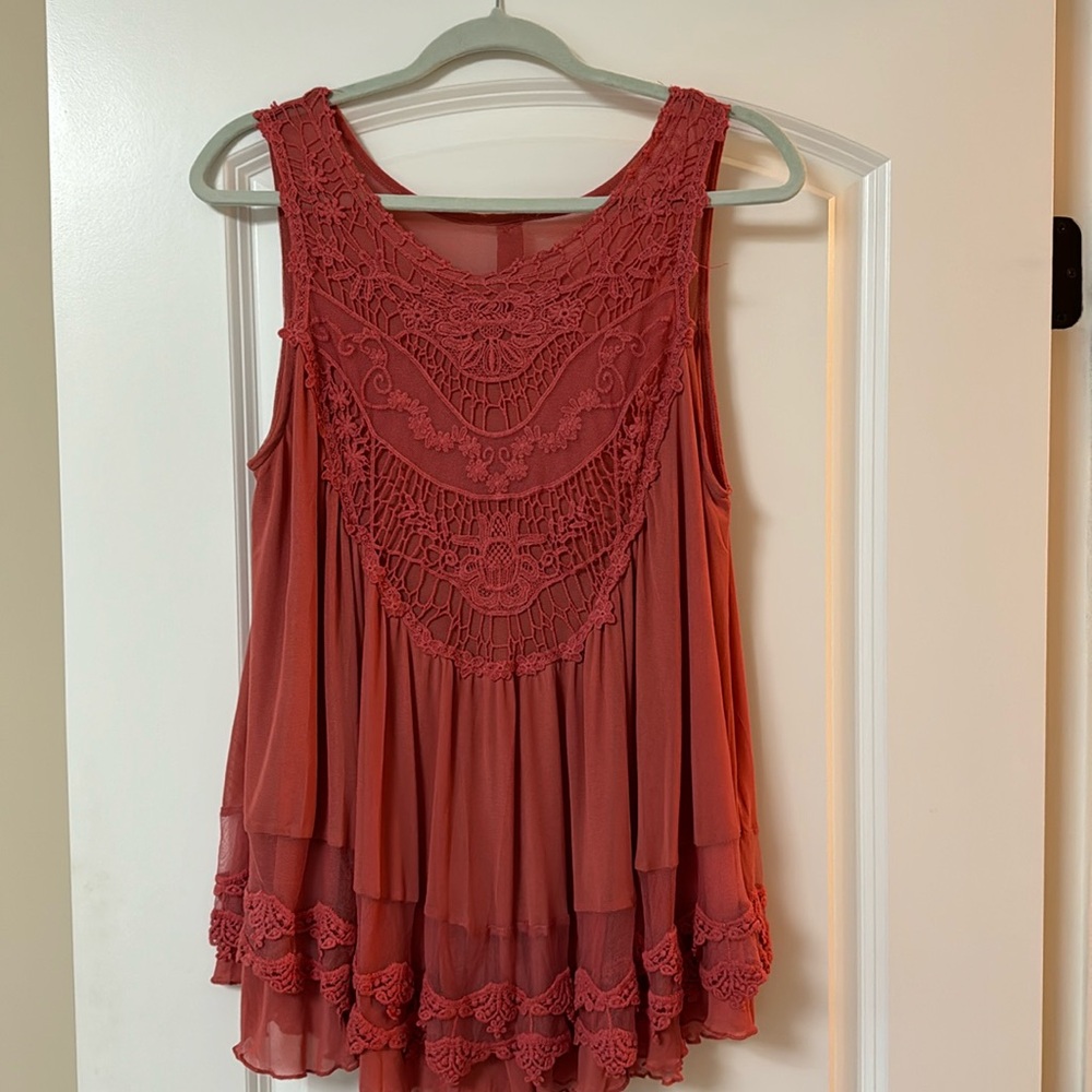 Sleeveless dusty pink top, size L